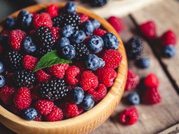 Conheça 7 benefícios de consumir frutas silvestres regularmente
